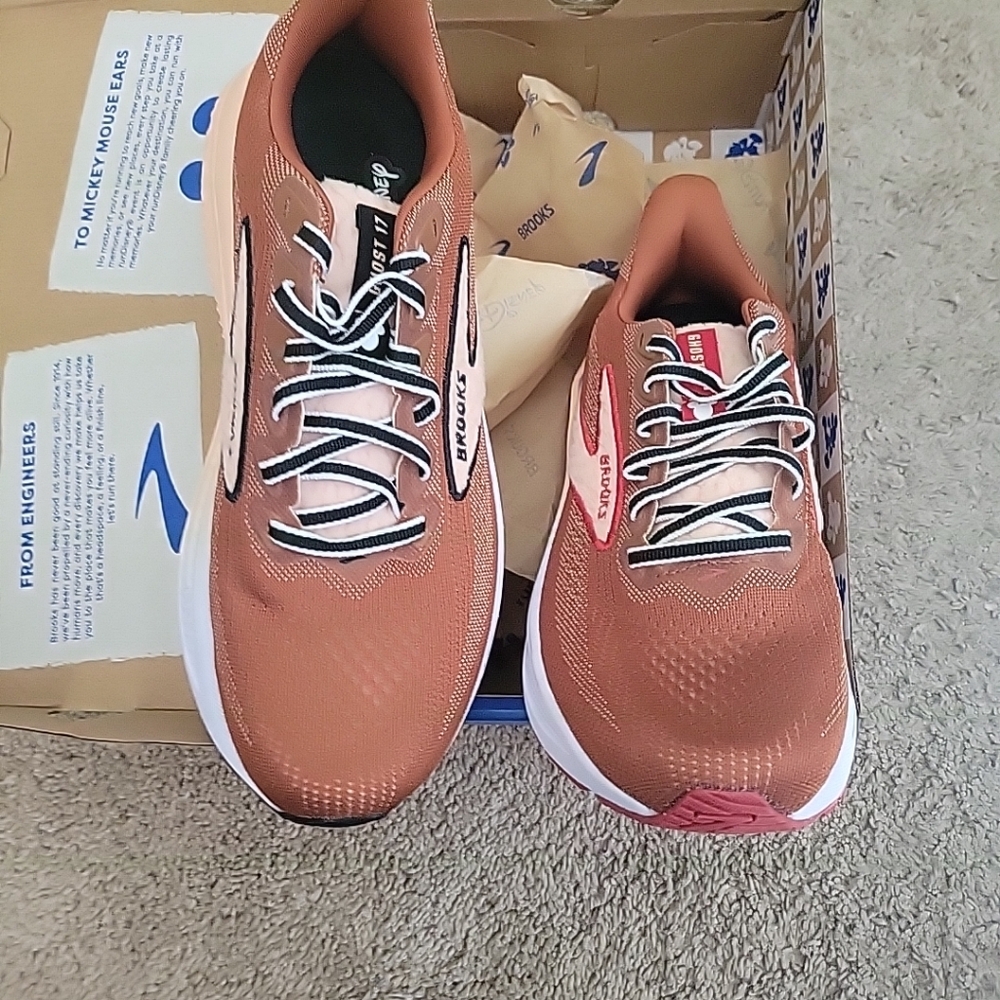 New Brooks Run Disney Chip And Dale Ghost 17 Running Shoes Sneakers - Picture 4 of 8